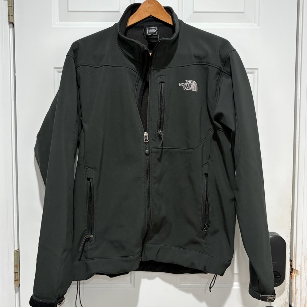 The North Face Men's Black Soft Shell Performance Jacket, Medium